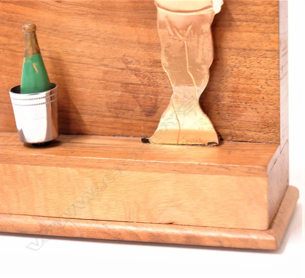 A rare c.1930s French Art Deco cigarette dispenser by Sudre for Cado Image 1++
