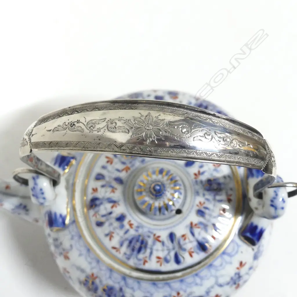 An antique Dutch porcelain teapot Image 1++