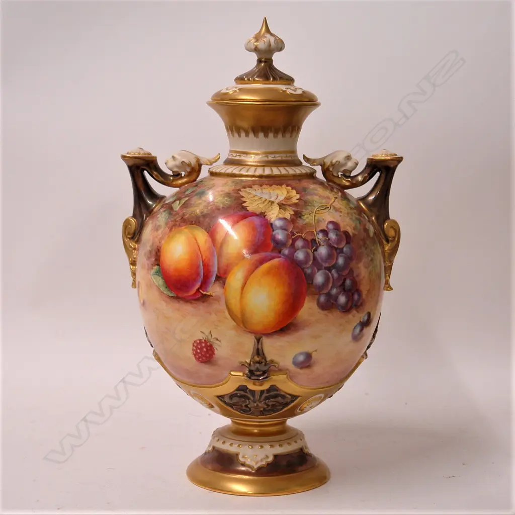 A c.1960 large and impressive Royal Worcester fruit painted pedestal vase and cover by Freeman Image 1++