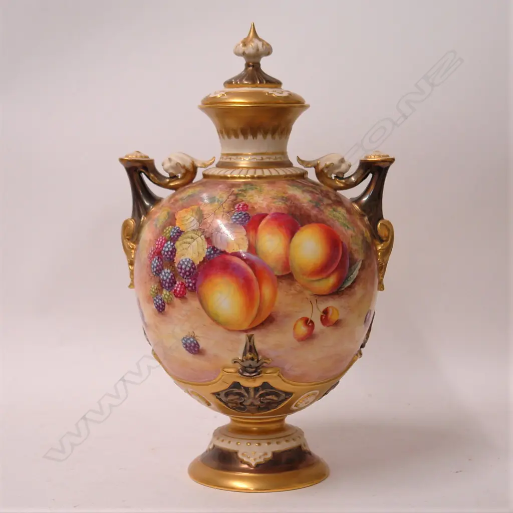 A c.1960 large and impressive Royal Worcester fruit painted pedestal vase and cover by Freeman Image 1++