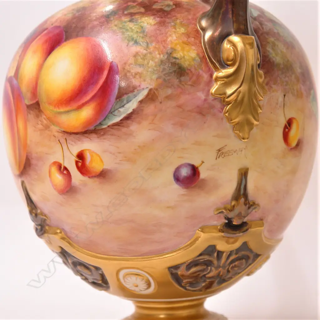 A c.1960 large and impressive Royal Worcester fruit painted pedestal vase and cover by Freeman Image 1++