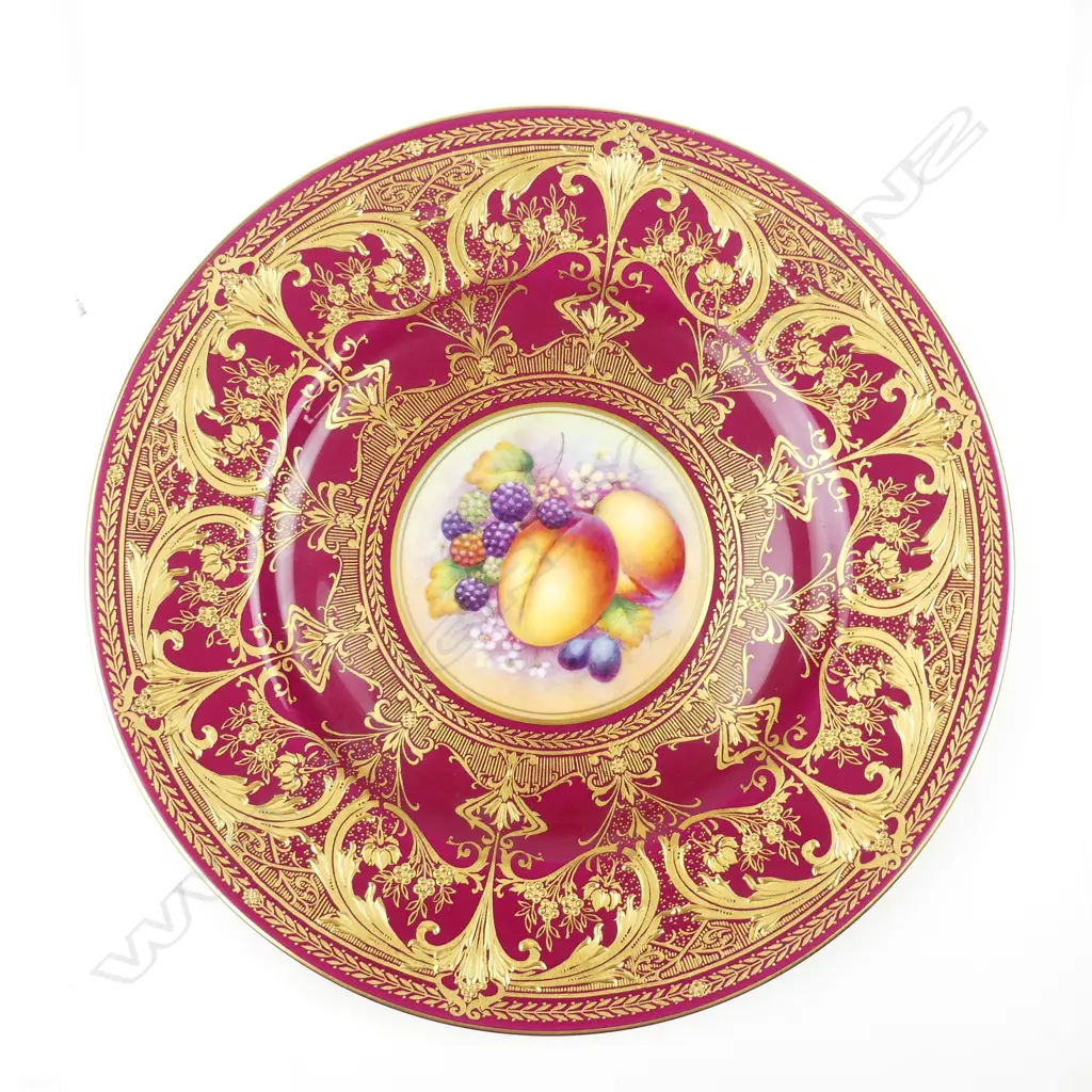 A c.1960/70 Royal Worcester hand painted fruit plate by Telford Image 1++