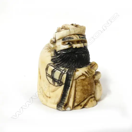 A Japanese ivory netsuke