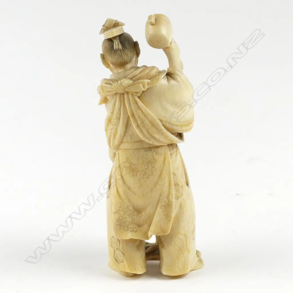 A Japanese ivory okimono Image 1++