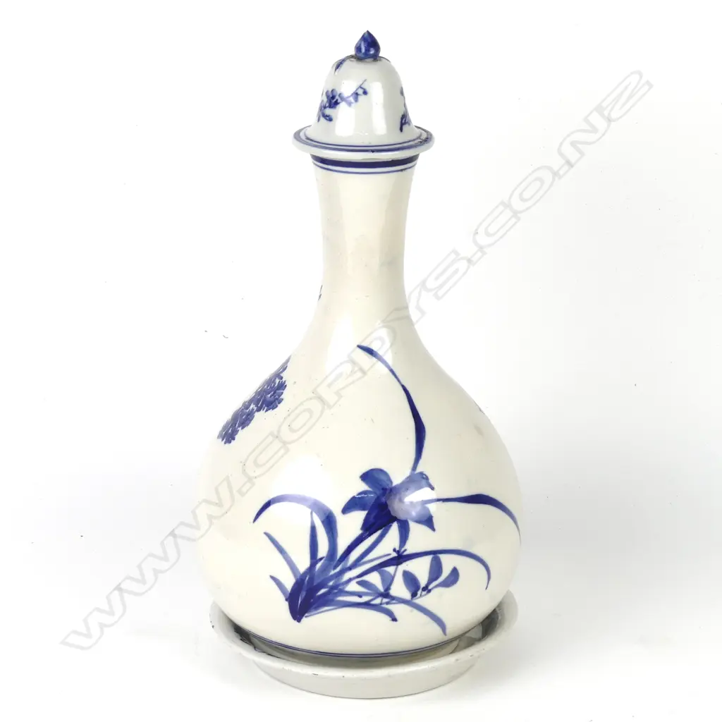 A Japanese Arita carafe with cover and saucer Image 1++