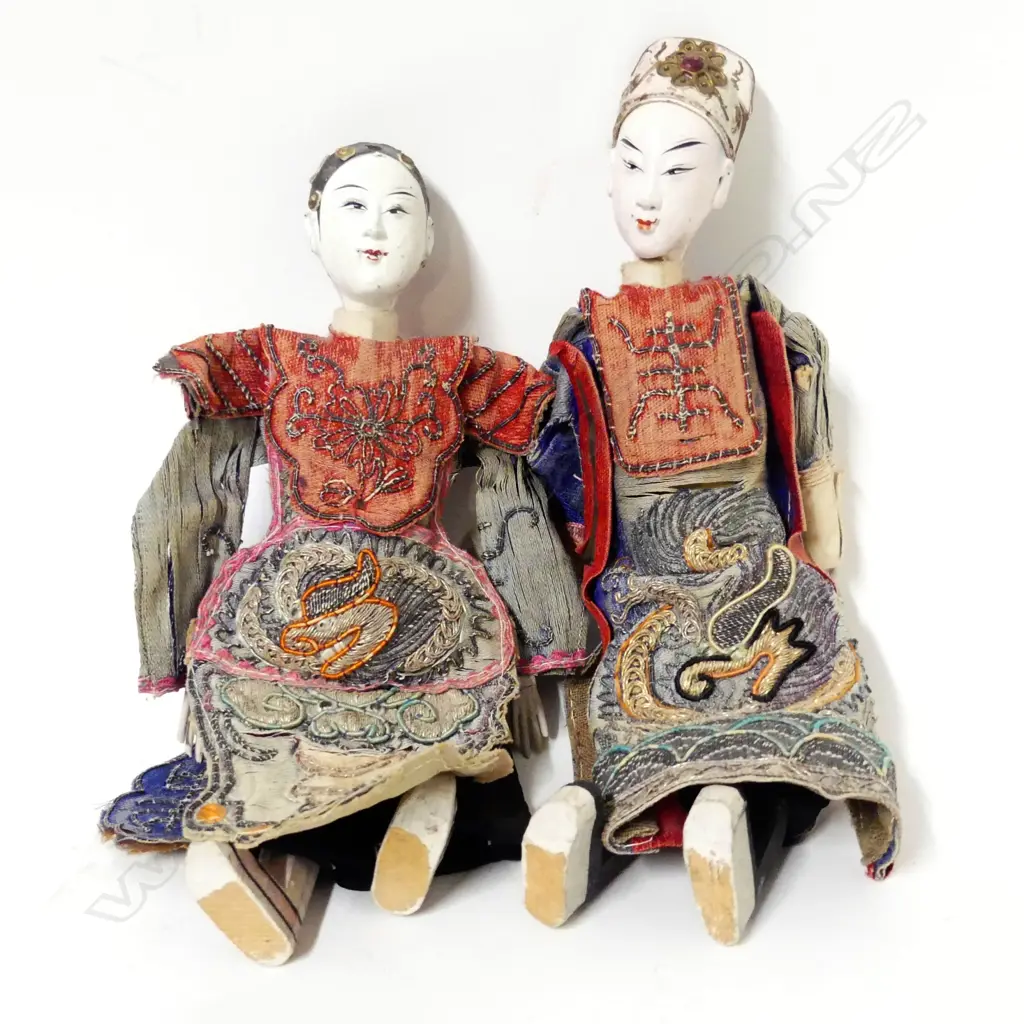 A pair of 19thC Chinese opera dolls Image 1++
