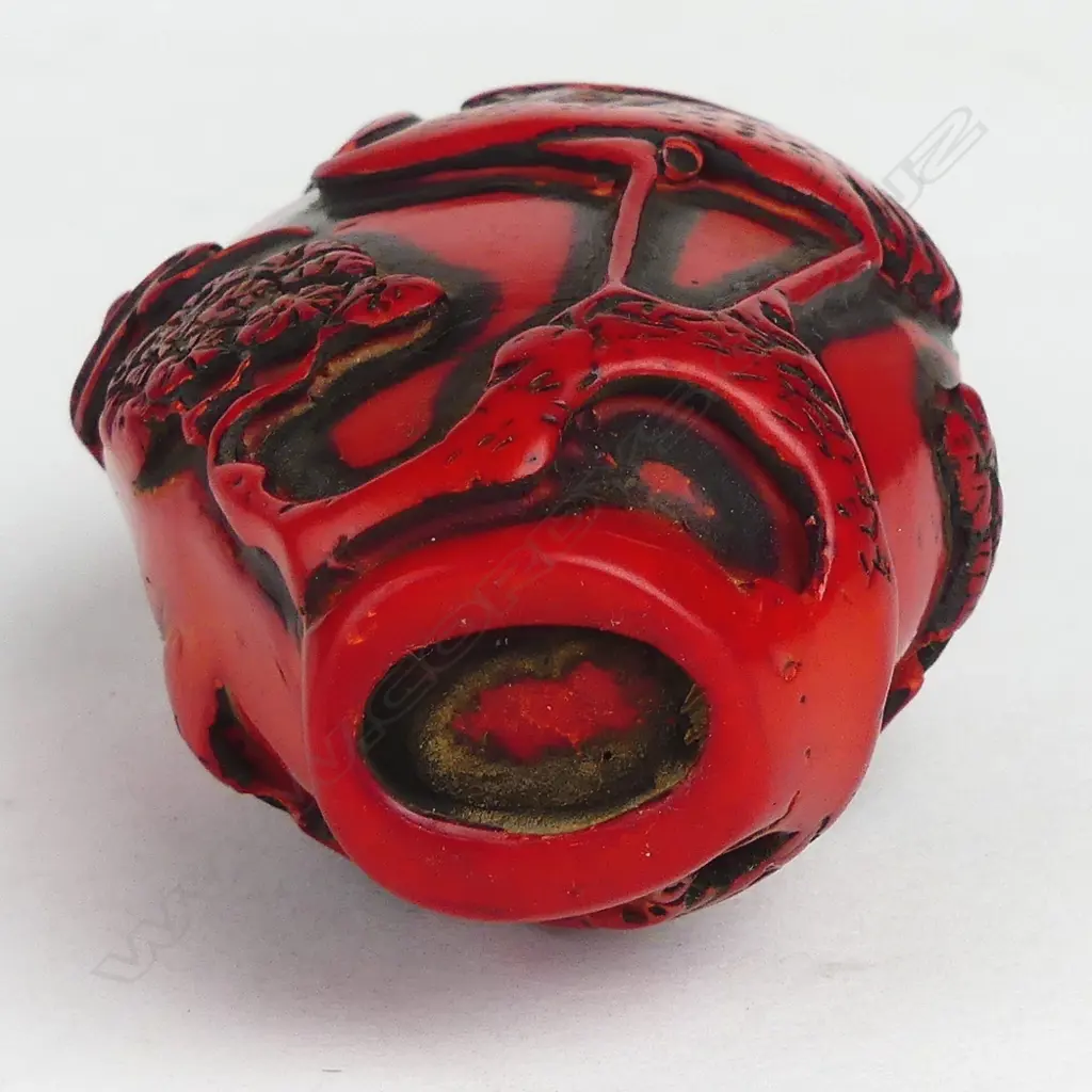 A cinnabar snuff bottle Image 1++