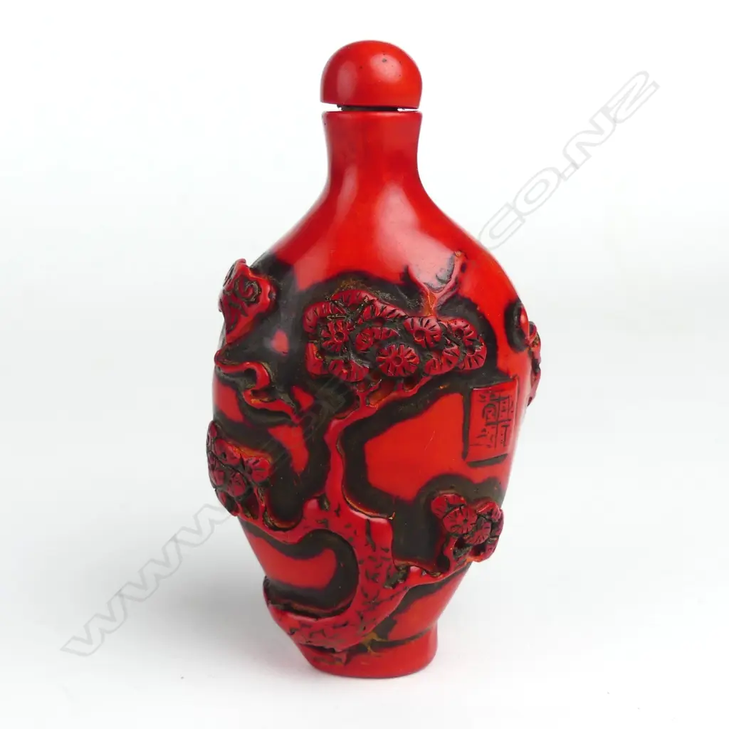 A cinnabar snuff bottle Image 1++