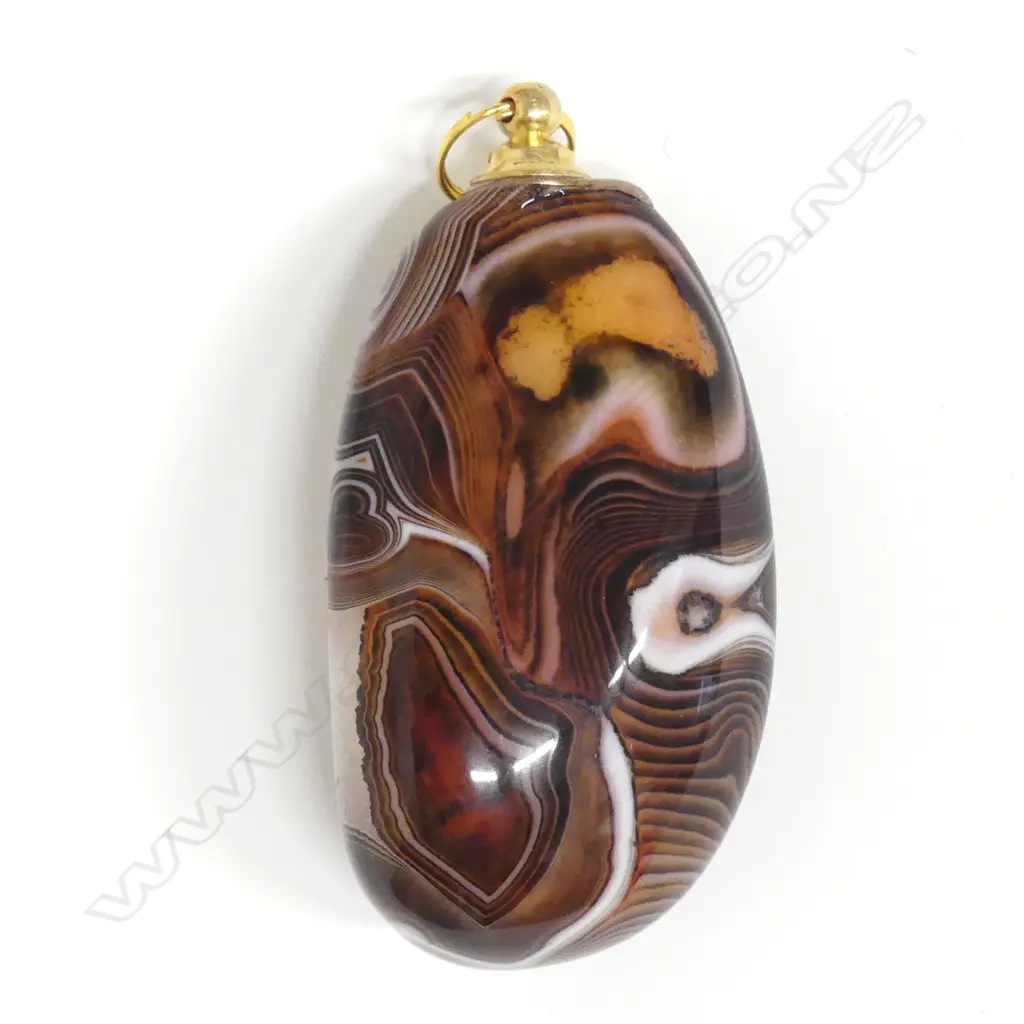 A Madagascan silk agate snuff bottle Image 1++