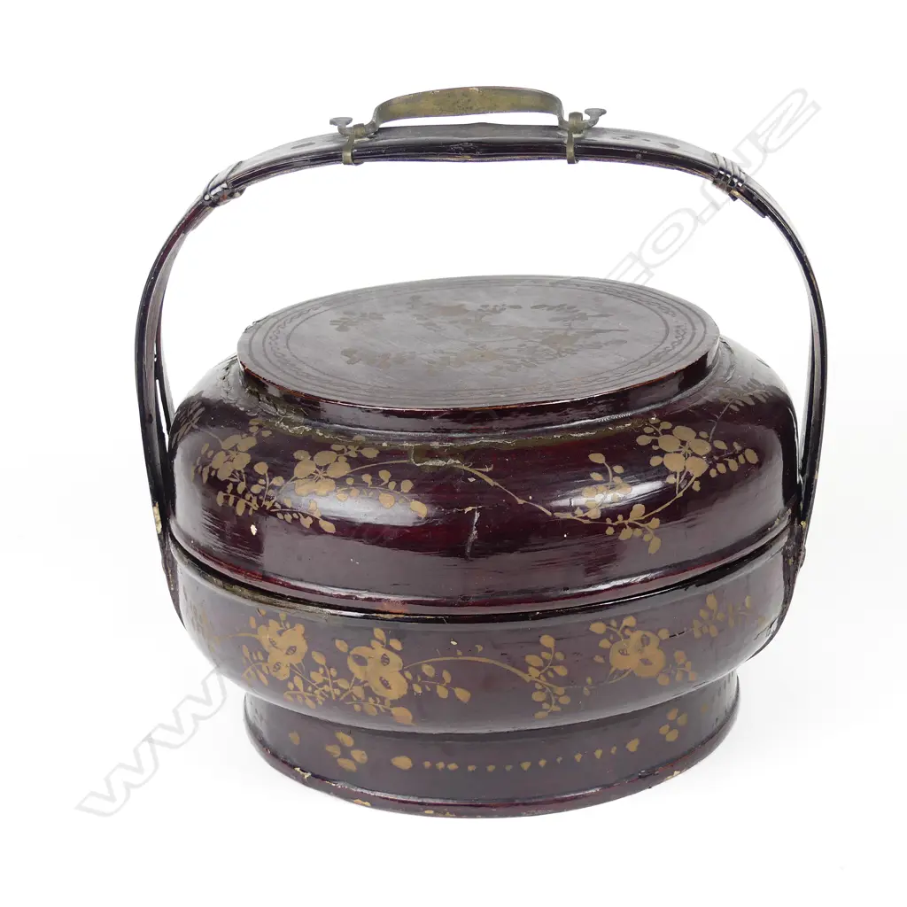 An old Chinese lacquered circular lidded container Image 1++