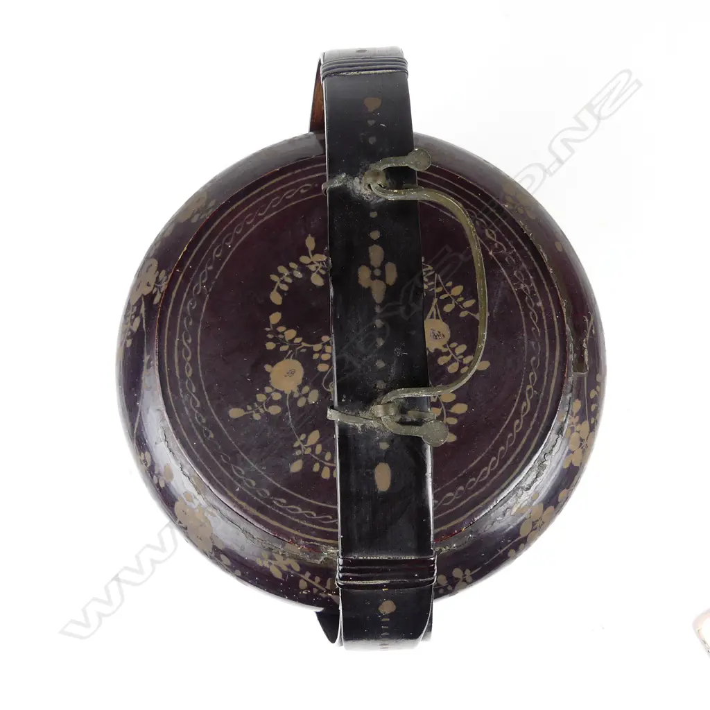 An old Chinese lacquered circular lidded container Image 1++