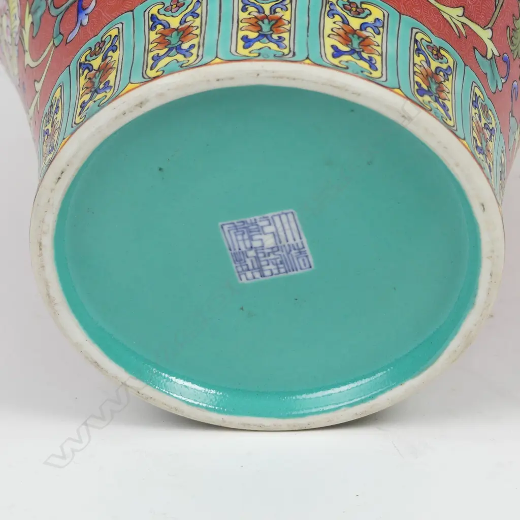 A Chinese porcelain vase Image 1++