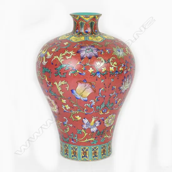 A Chinese porcelain vase