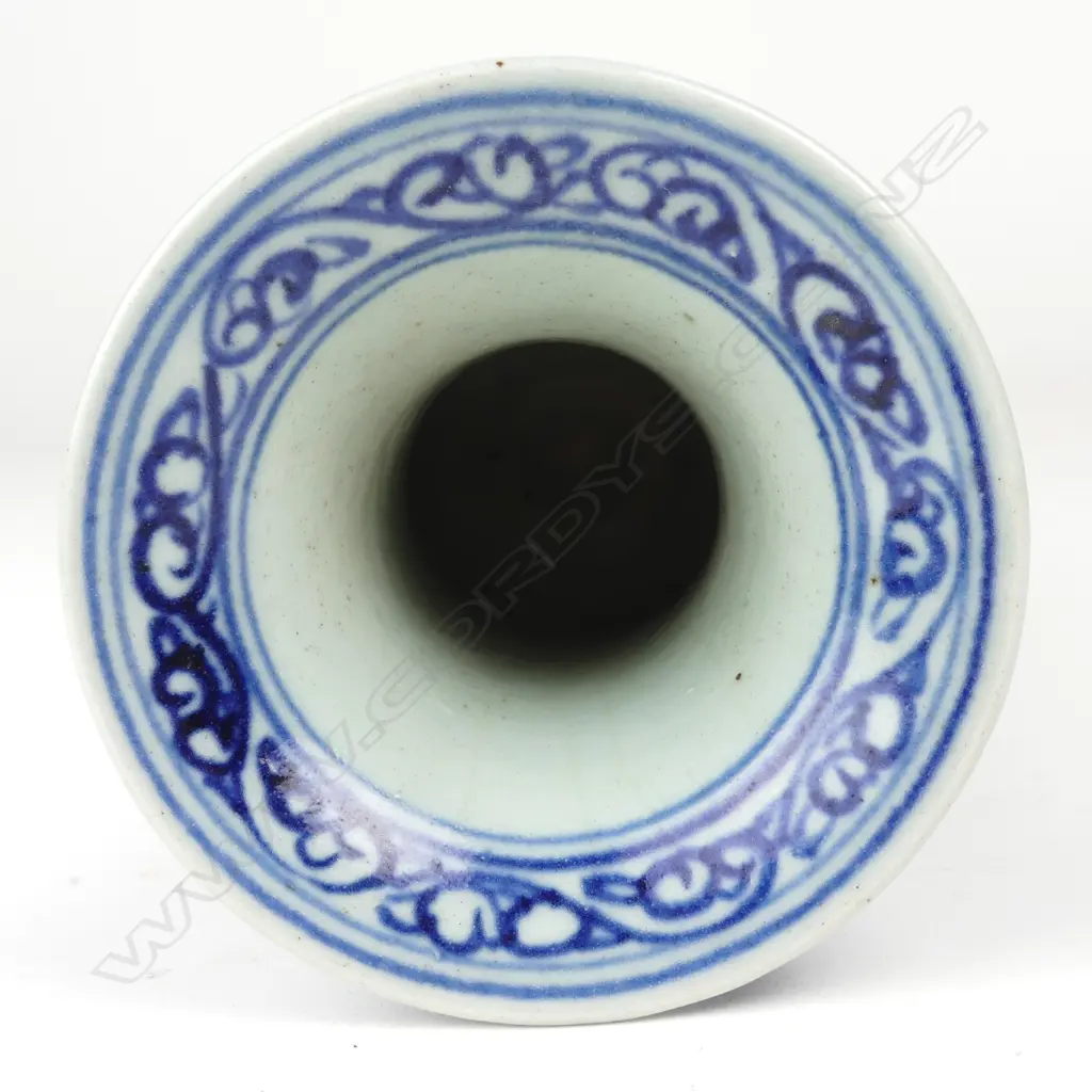 A Chinese blue and white porcelain vase cylindrical with flaring mouth Image 1++