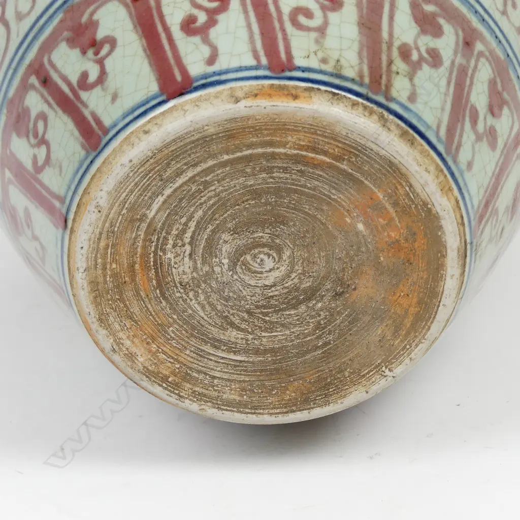 A Chinese porcelain jar and cover Image 1++