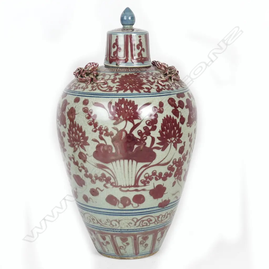 A Chinese porcelain jar and cover Image 1++