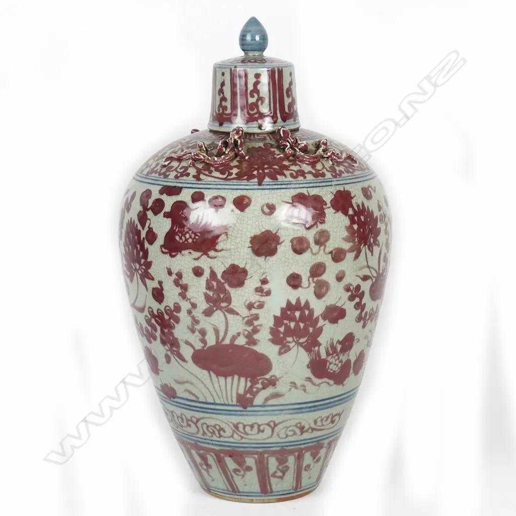 A Chinese porcelain jar and cover Image 1++