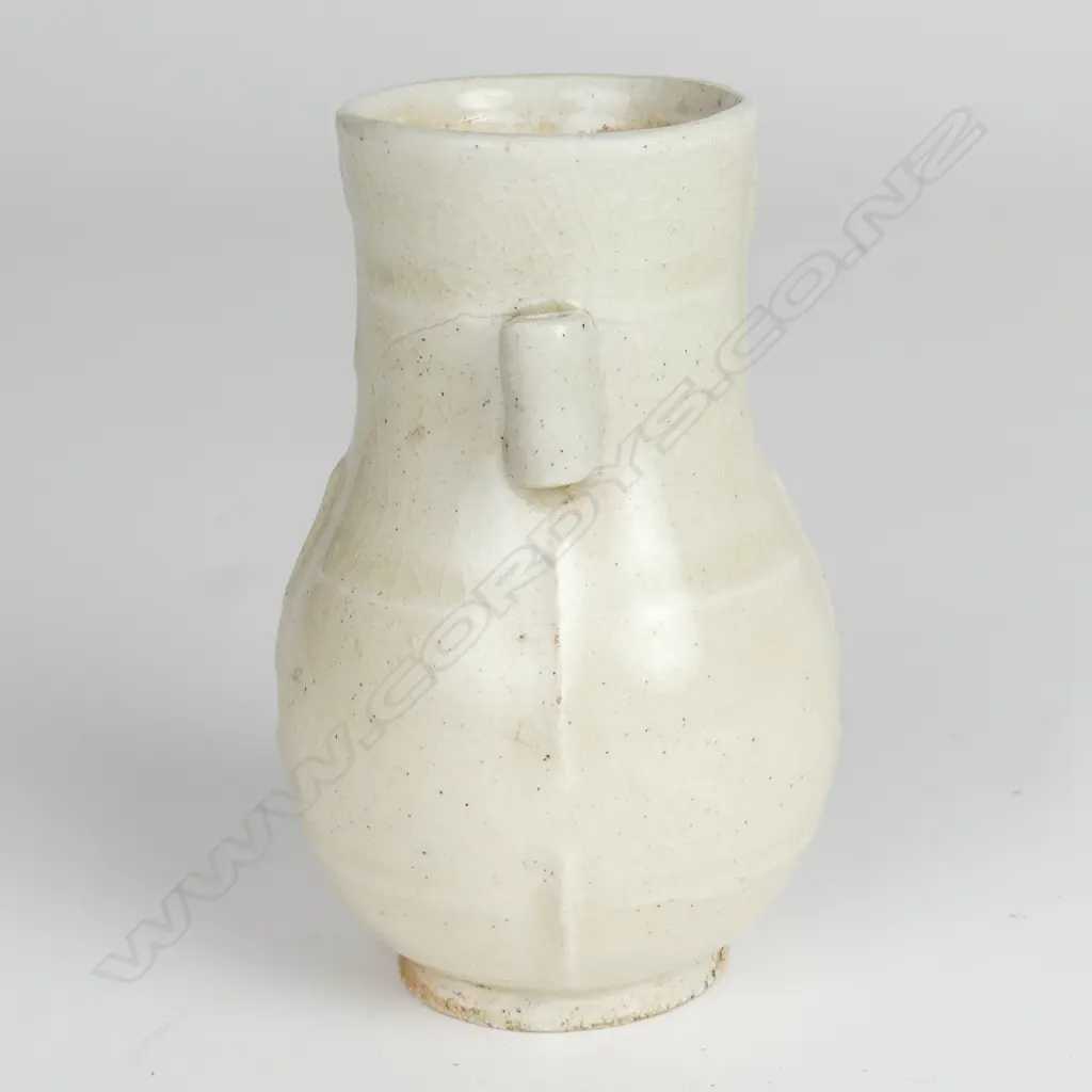 A small Chinese celadon vase Image 1++