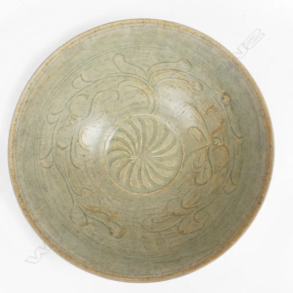 A Chinese longquan porcelain bowl Image 1++