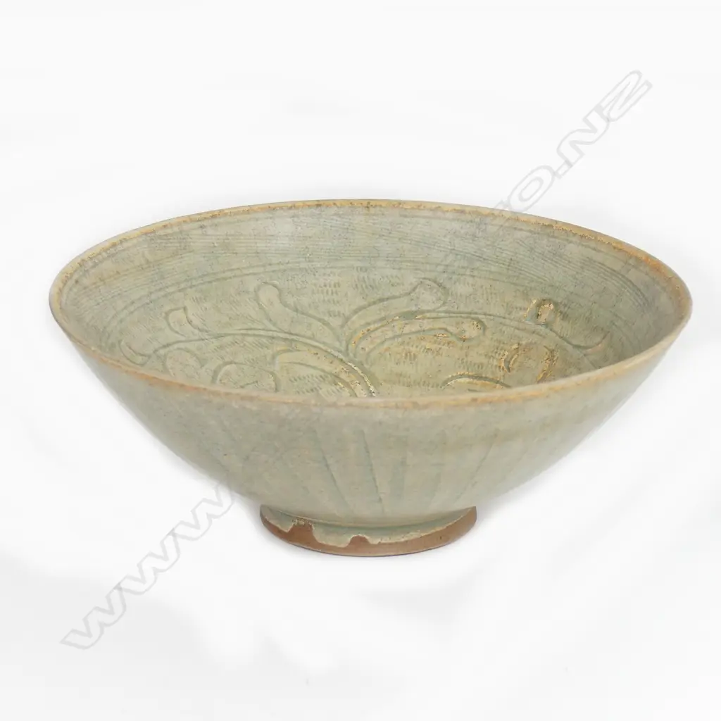 A Chinese longquan porcelain bowl Image 1++