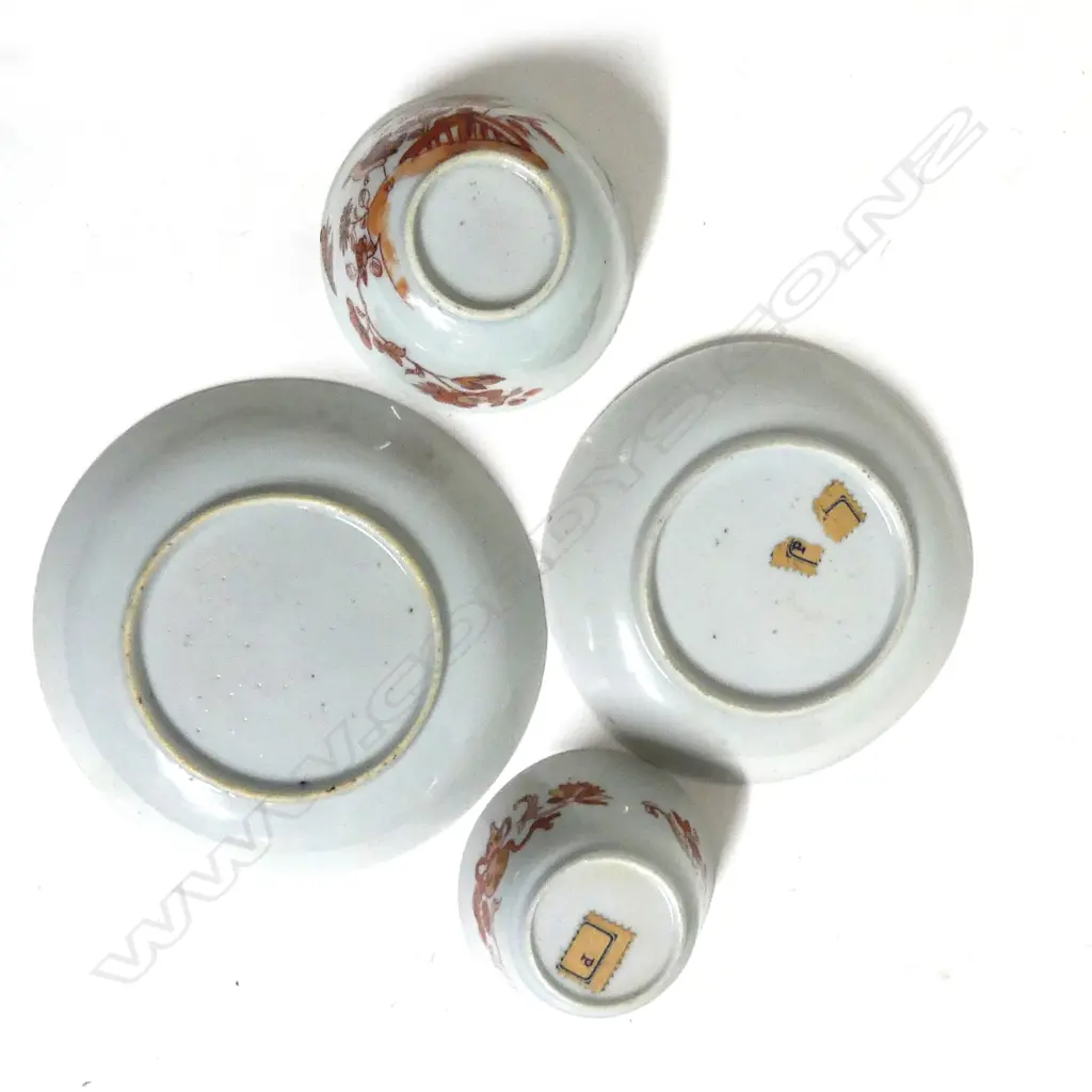 A collection of Chinese porcelain tea bowls and saucers Image 1++