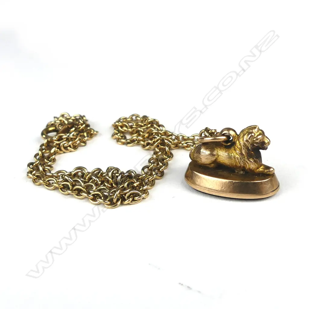 A Victorian 9ct rose gold and carnelian seal Image 1++