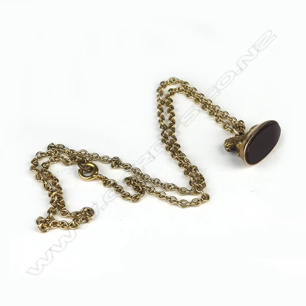 A Victorian 9ct rose gold and carnelian seal Image 1++