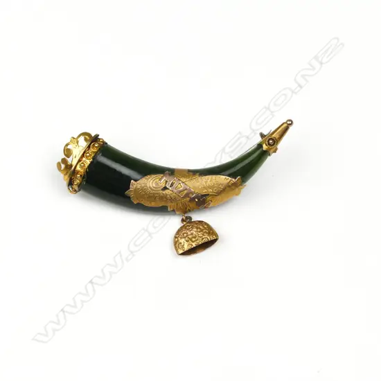 A c.1900 gilded 9ct. rose gold and nephrite Mizpah brooch