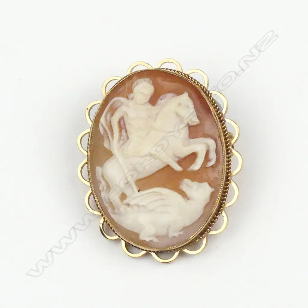 An early 20thC 9ct. yellow gold framed cameo Image 1++
