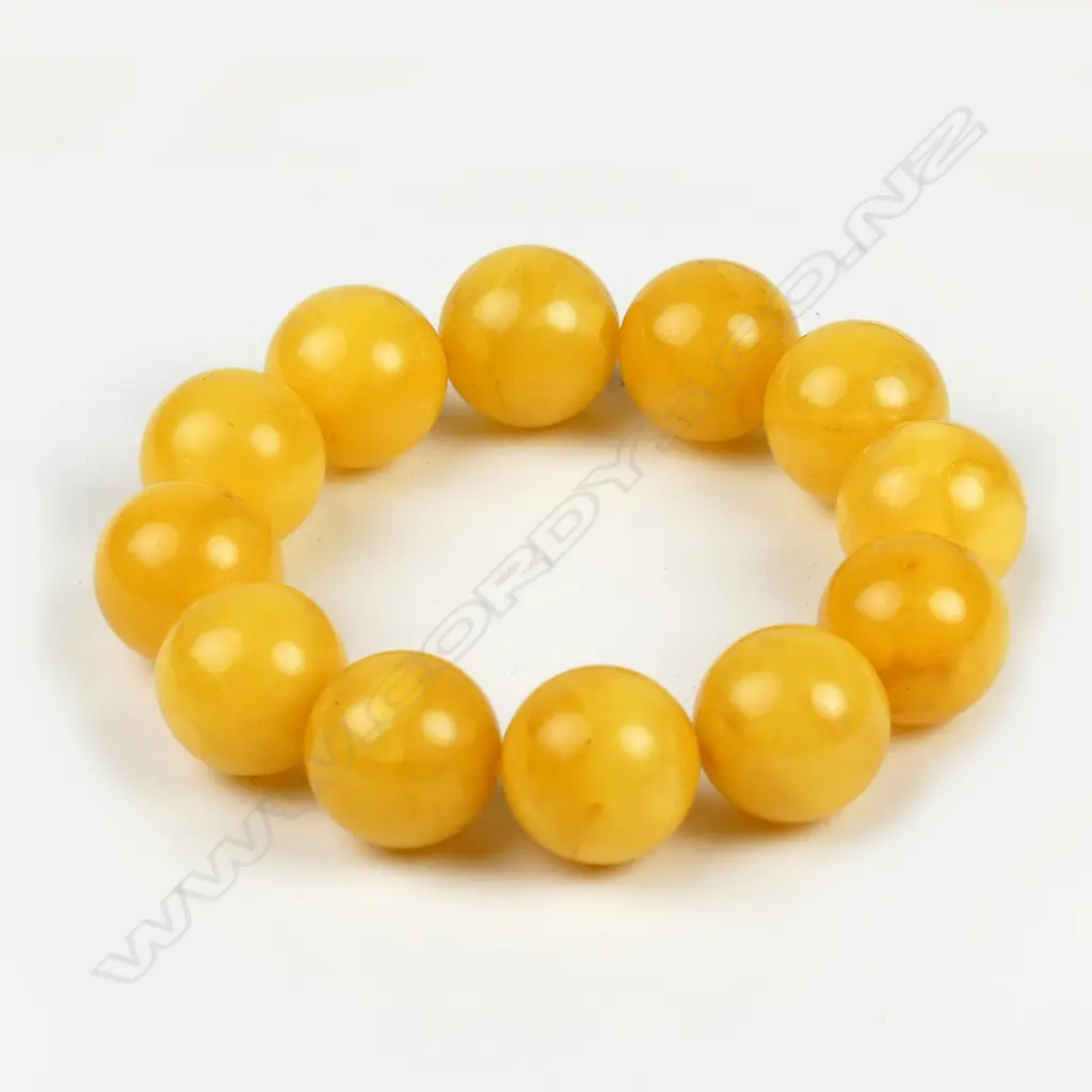 An amber bead bracelet Image 1++