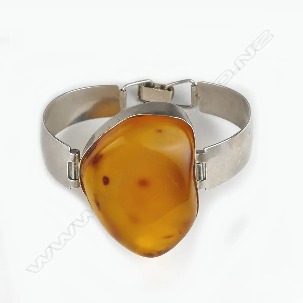 An amber and silver bracelet Image 1++