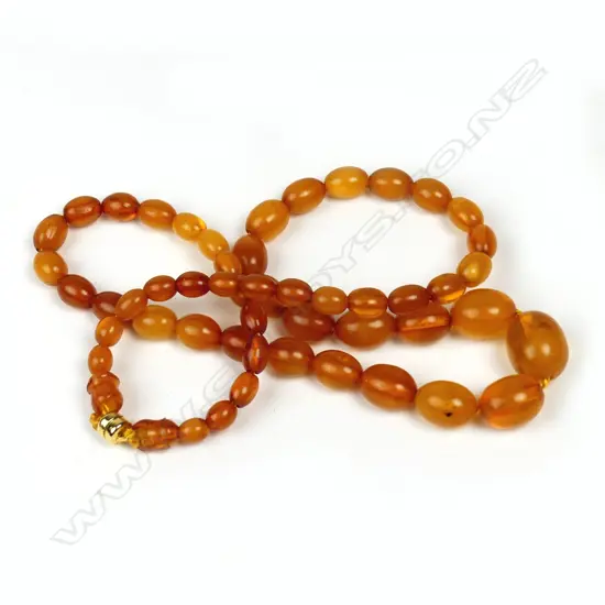 A vintage amber necklace