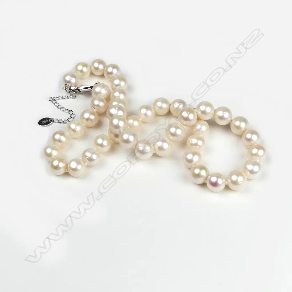 A Fairfax and Roberts pearl necklace Image 1++