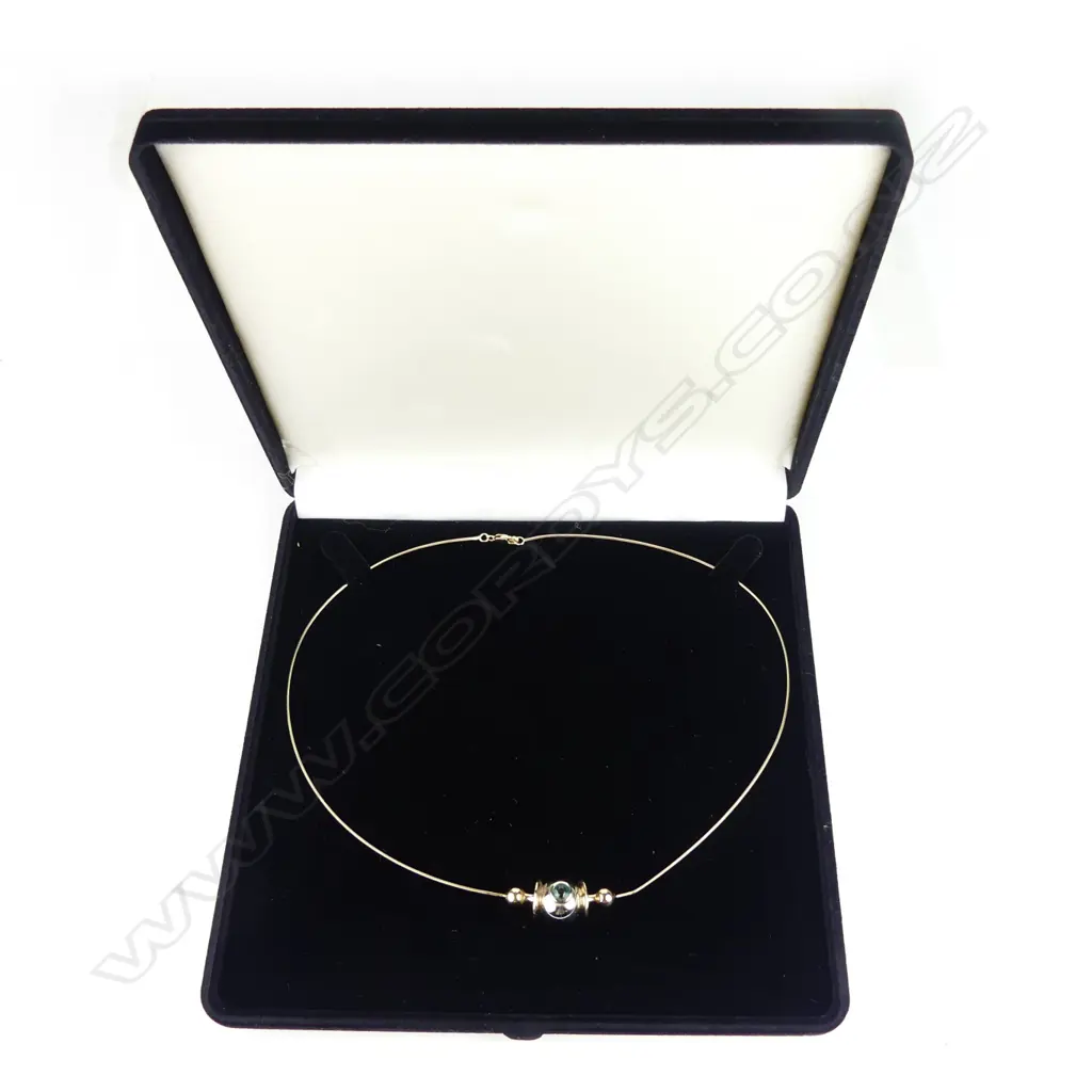 A contemporary 9ct gold and emerald necklace Image 1++