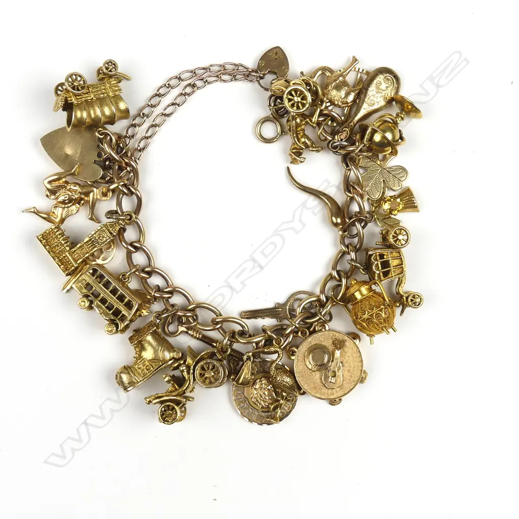 A 9ct gold charm bracelet Image 1++