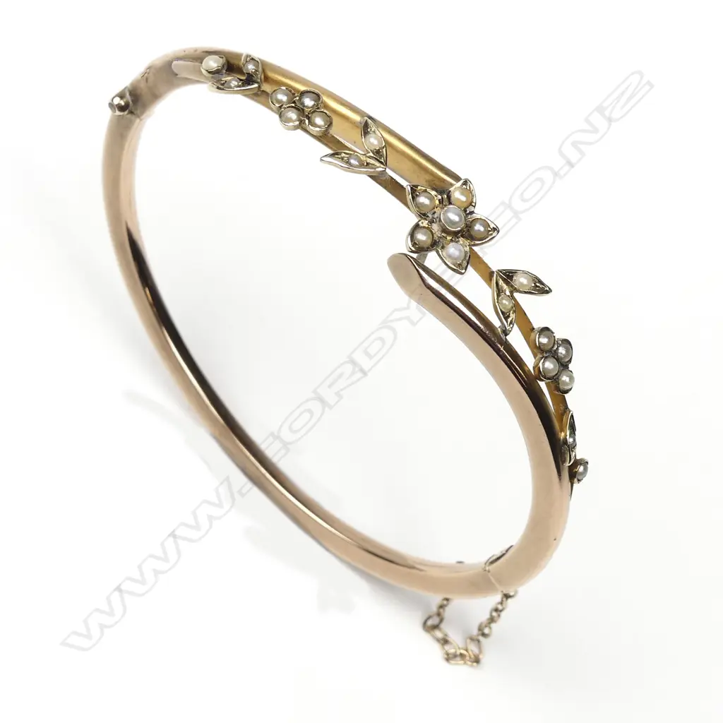 An Edwardian 9ct rose gold and pearl bangle Image 1++