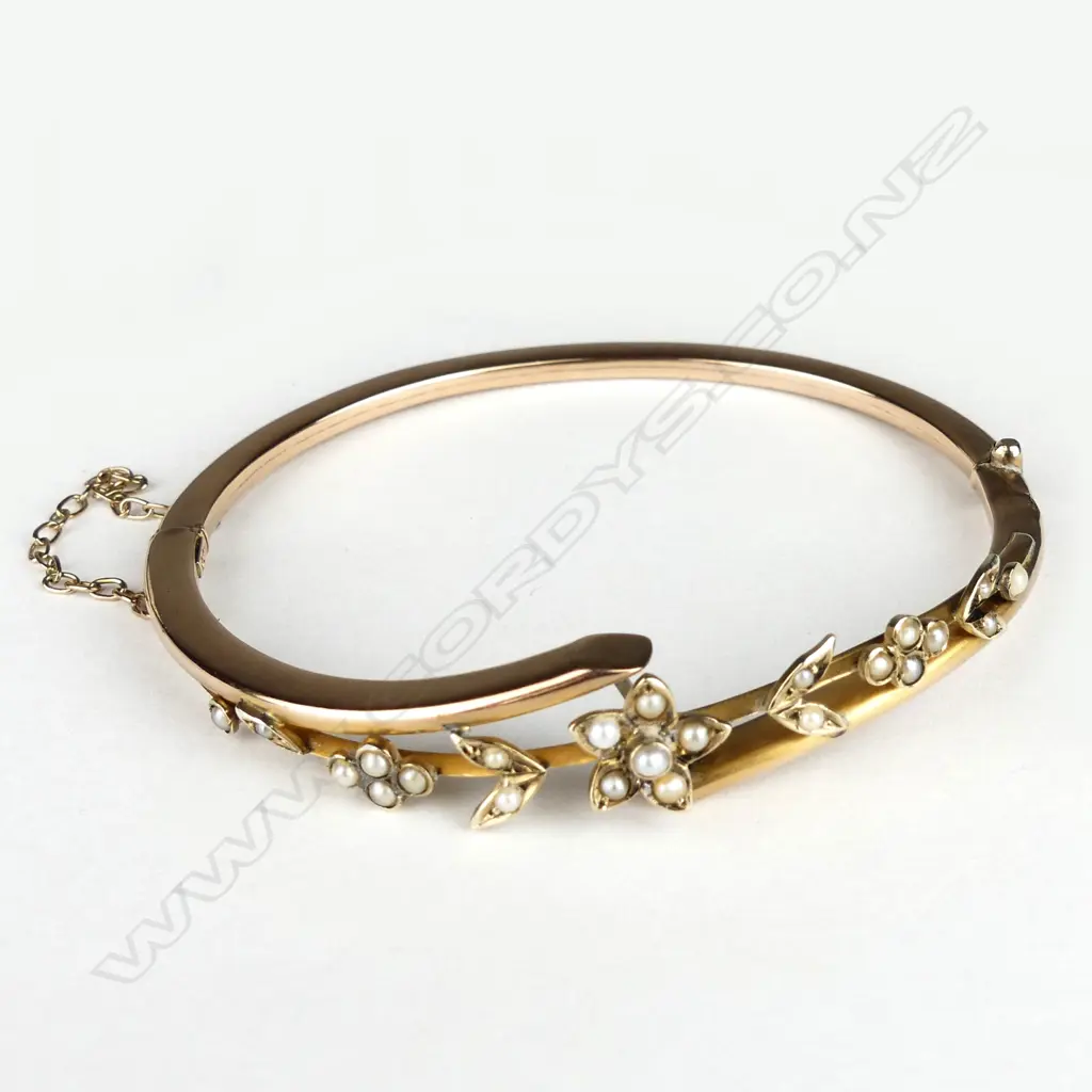 An Edwardian 9ct rose gold and pearl bangle Image 1++