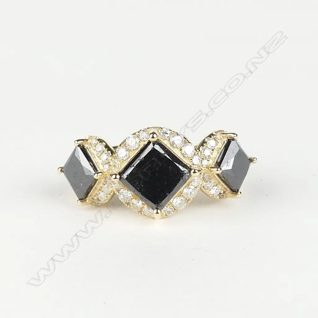 A 14ct gold and diamond dress ring Image 1++