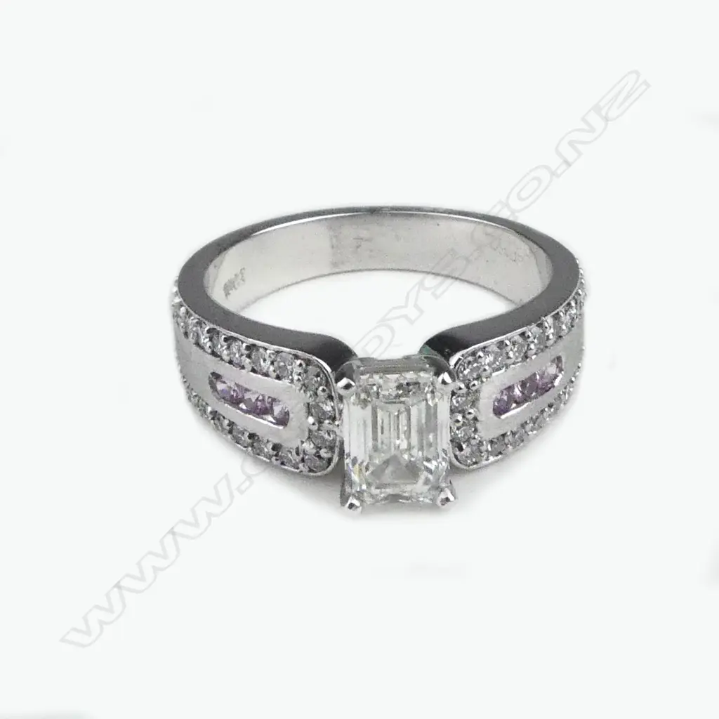 A 18ct white gold and diamond ring Image 1++