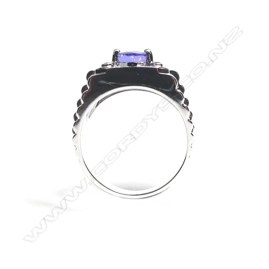 A 14ct white gold tanzanite and diamond gent's ring Image 1++