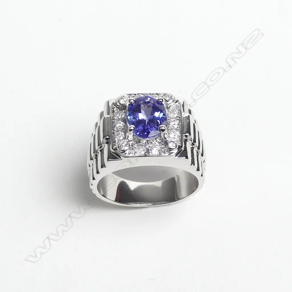 A 14ct white gold tanzanite and diamond gent's ring Image 1++