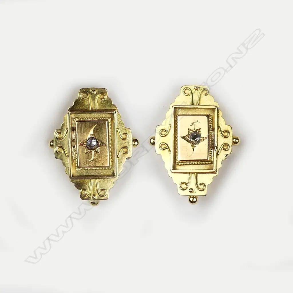 A pair of Victorian 9ct gold earrings Image 1++