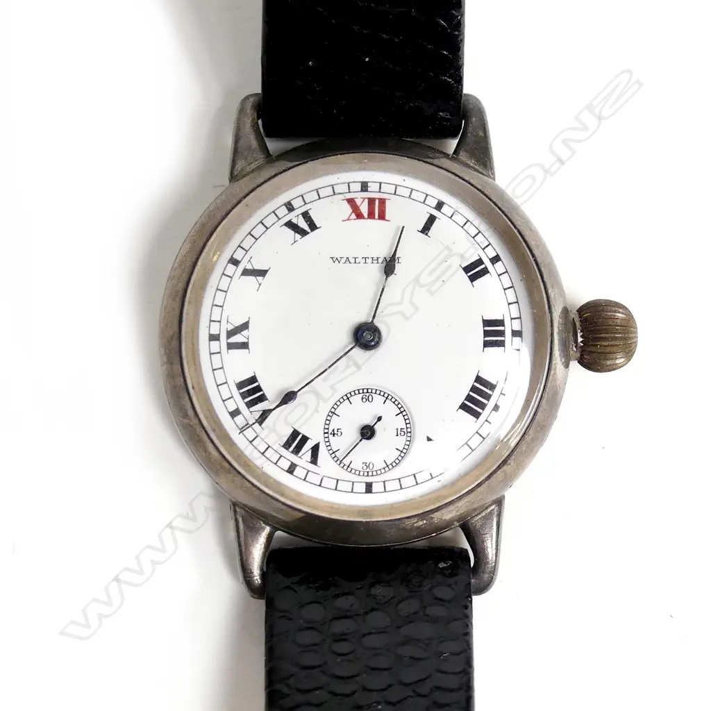 A Waltham silver wristwatch Image 1++
