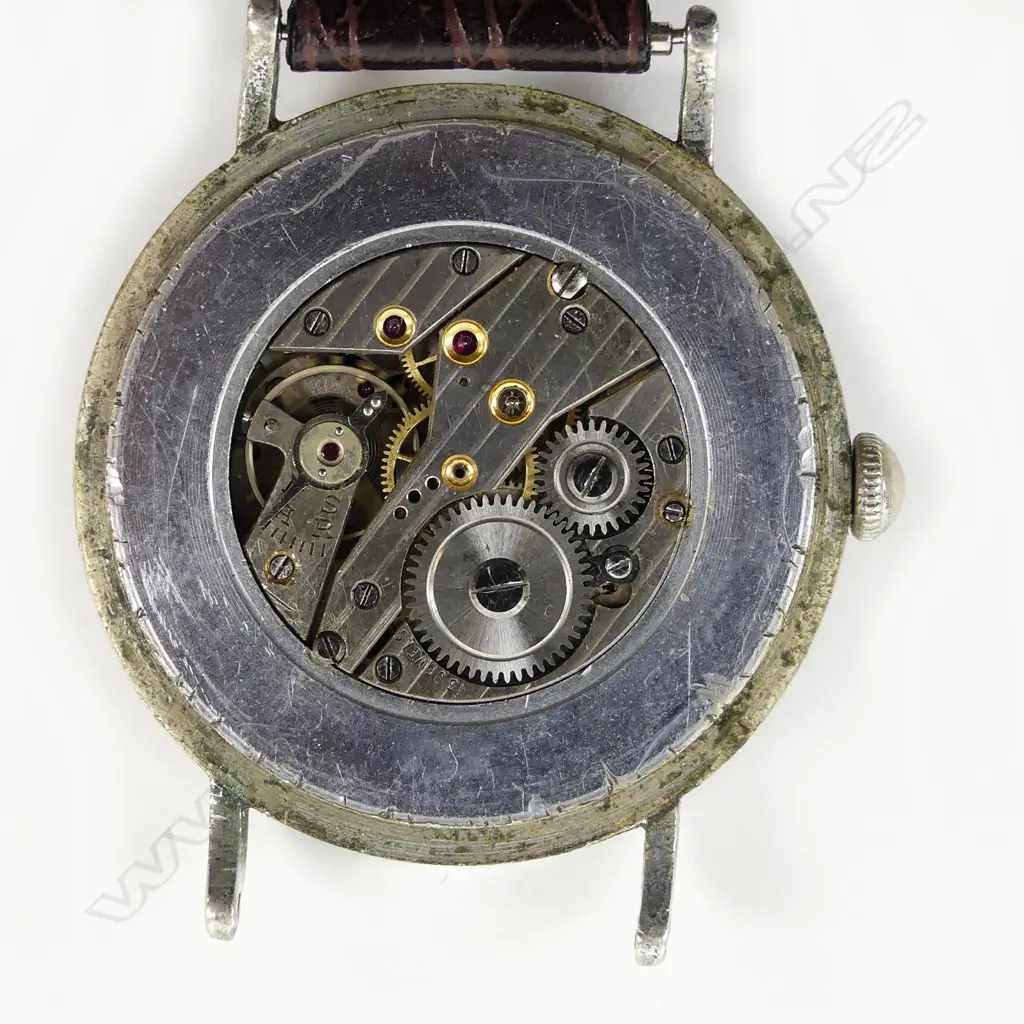 A vintage gent's wristwatch Image 1++