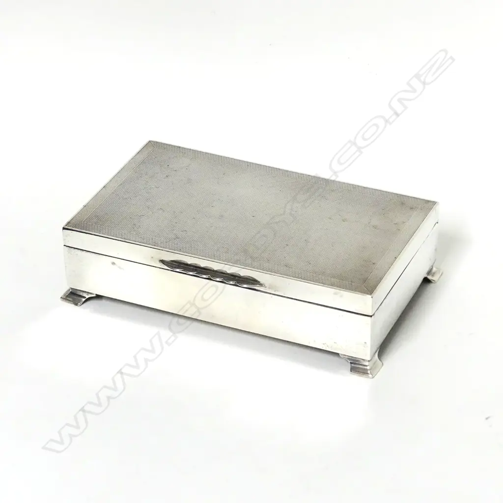 An Art Deco style silver cigarette box Image 1++