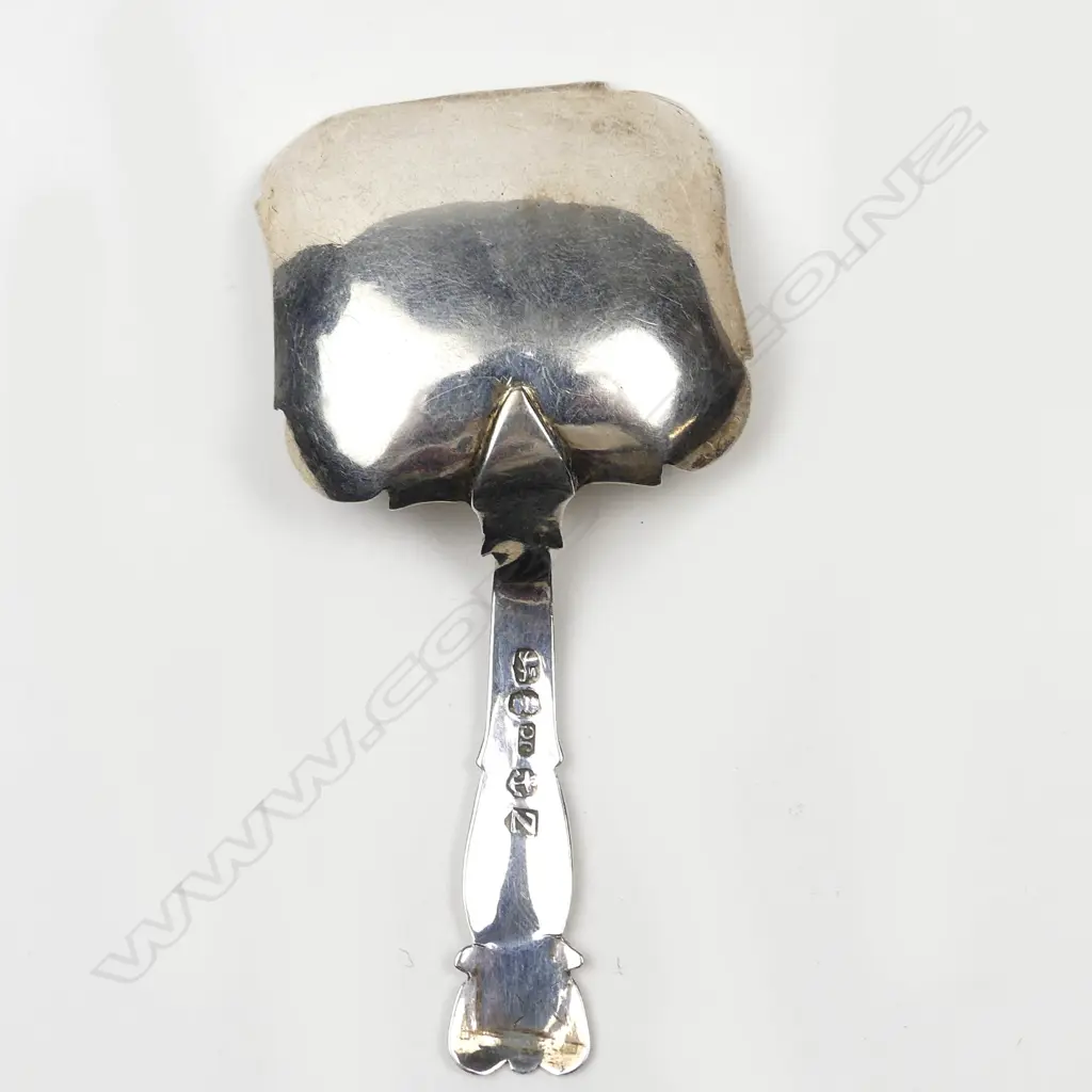 A George IV silver engraved caddy spoon Image 1++