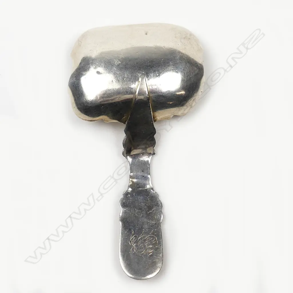 A George III fancy silver caddy spoon Image 1++