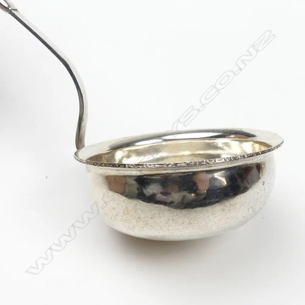 A George III sterling silver toddy ladle Image 1++