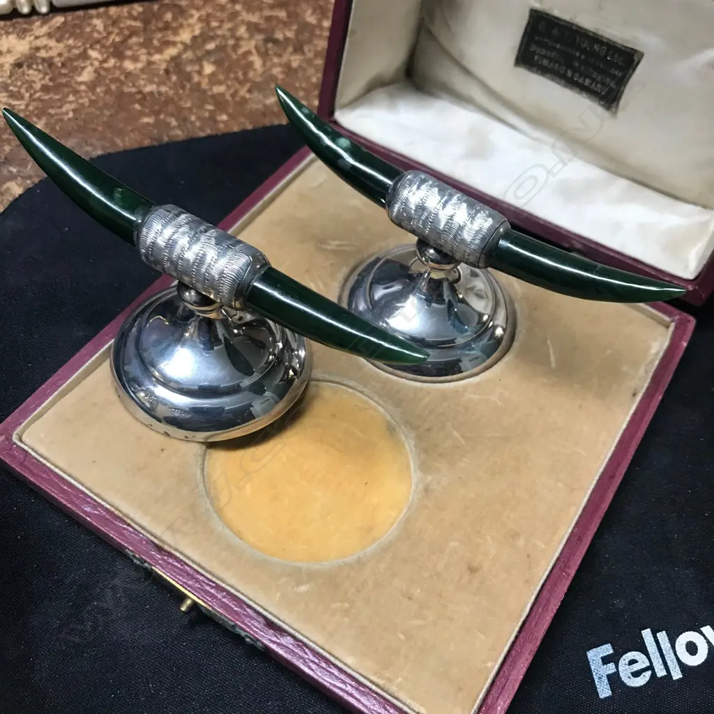 A good pair of New Zealand colonial silver and greenstone boxed knife rests Image 1++