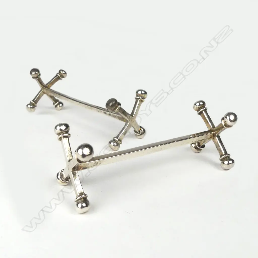 A pair of George IV silver knife rests Image 1++